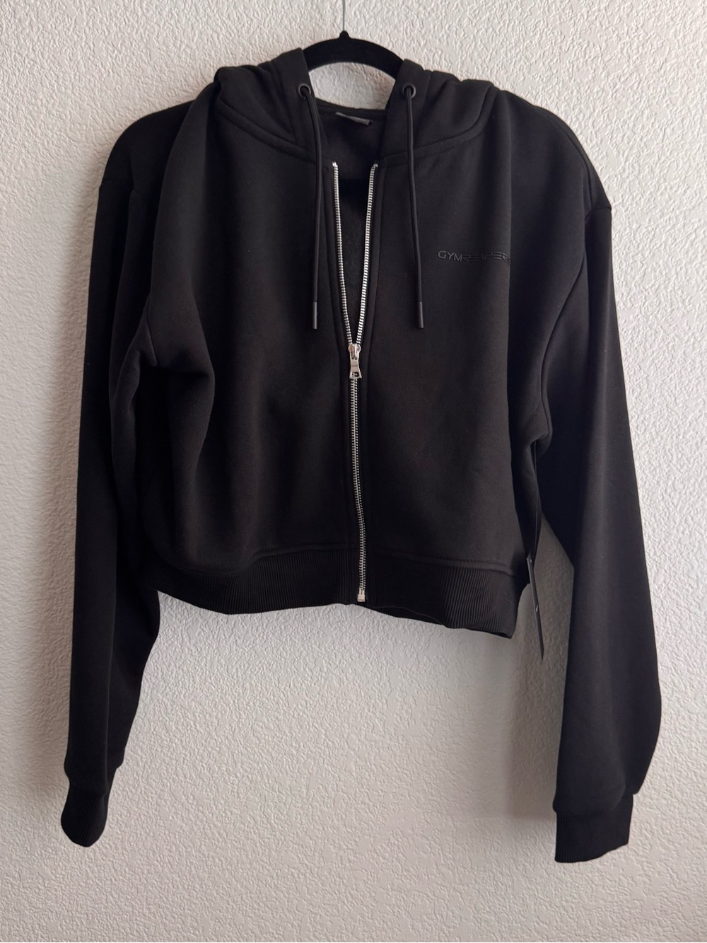GYMREAPERS Black Zip-Up Hooded Cropped Sweatshirt